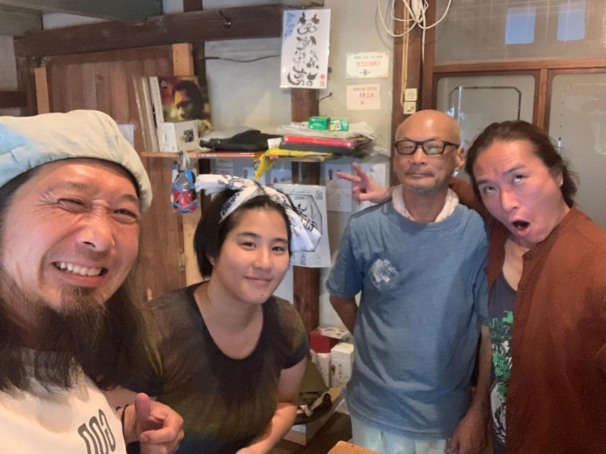 Bakushuku Den Guest House Brew Мацуяма Екстериор снимка
